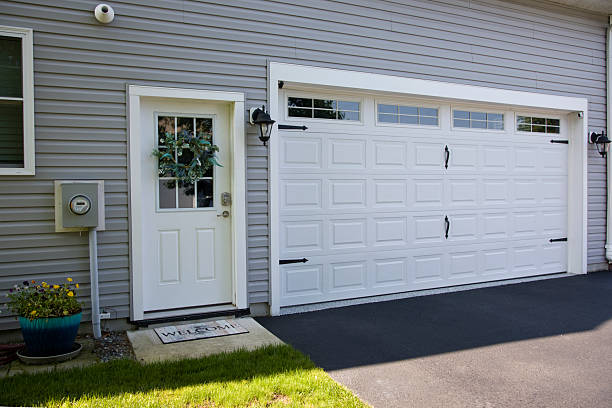 24/7 Emergency Garage Door Panel Replacement experts in Kent Acres, DE